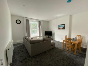 Spacious First Floor 3 Bed Mostyn Street Apartment